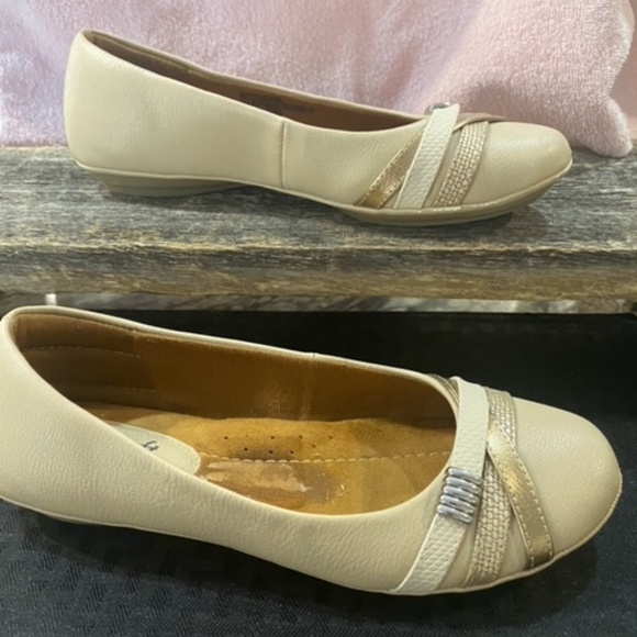Tan Flats Size 6.5 - Picture 2 of 12